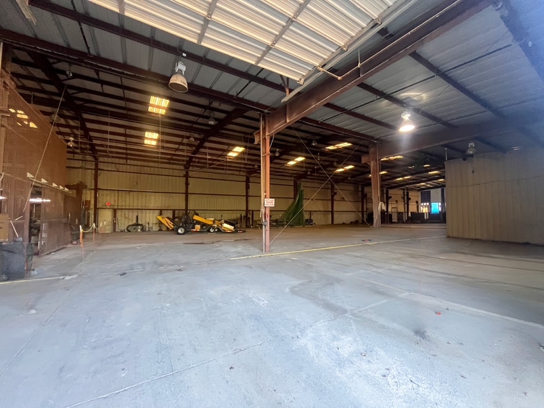 5526 Crystal Lake Blvd, Dallas, TX à louer - Photo du bâtiment - Image 3 de 16