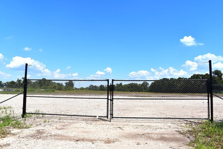 8911 FM 524 Rd, Sweeny, TX à louer - Photo du bâtiment - Image 3 de 21