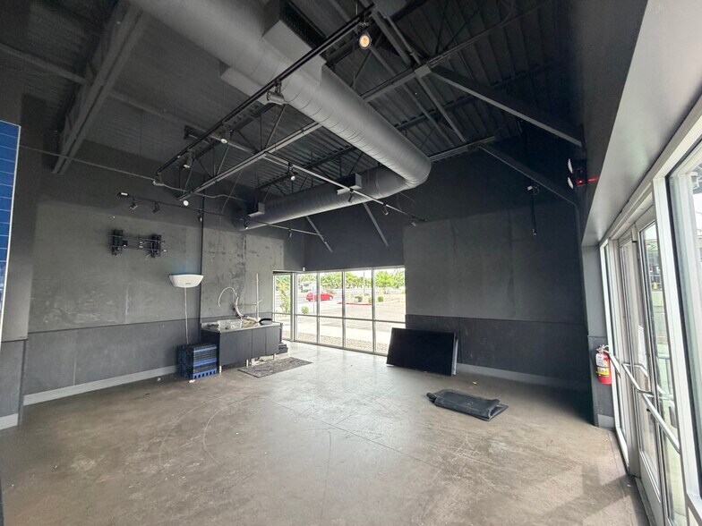 1275 E Bell Rd, Phoenix, AZ à louer - Photo intérieure - Image 2 de 7