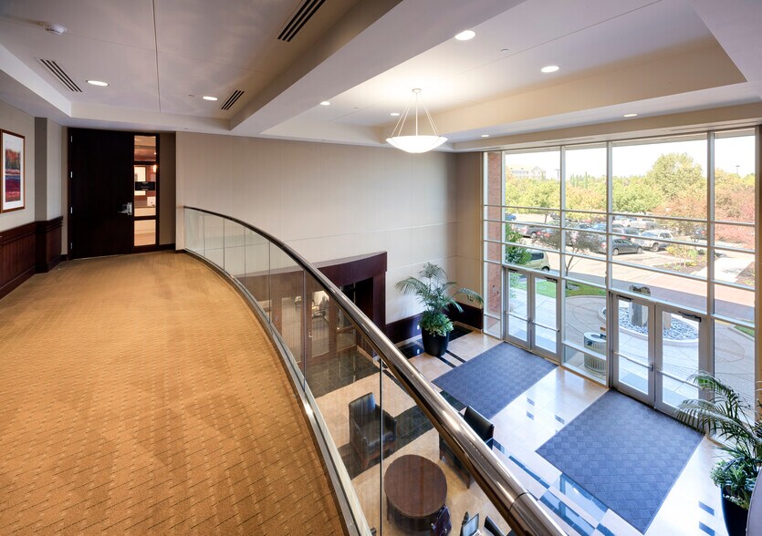 180 Promenade Cir, Sacramento, CA à louer - Photo intérieure - Image 2 de 5