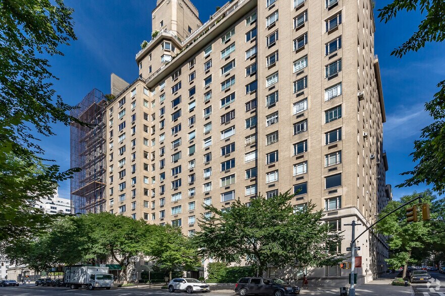 880 Fifth Ave, New York, NY for sale - Building Photo - Image 1 of 19