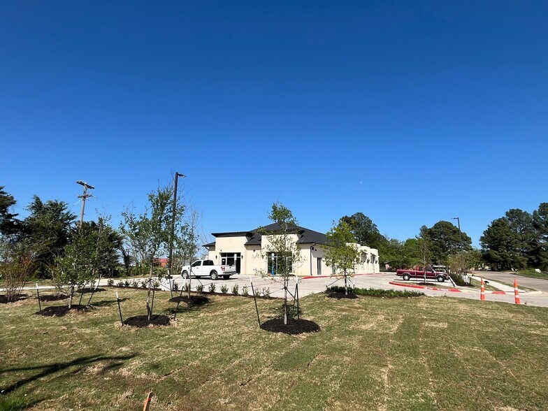 501 Pine Ridge st, Aubrey, TX à louer - Photo du bâtiment - Image 2 de 4