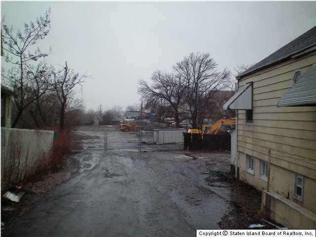 4439 Arthur Kill Rd, Staten Island, NY à vendre - Photo du bâtiment - Image 2 de 22