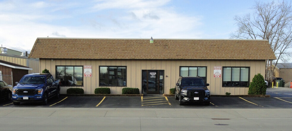 733 Mike McCarthy Way, Green Bay, WI for sale - Primary Photo - Image 1 of 5