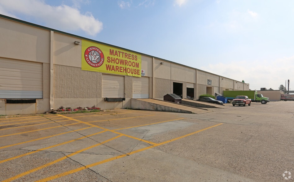 16747 I-45 Fwy, Houston, TX for lease - Building Photo - Image 2 of 4