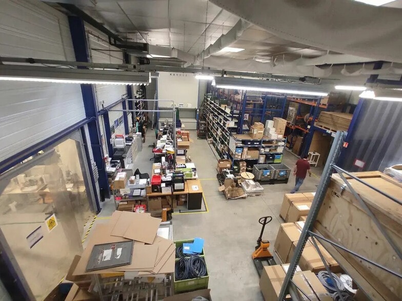 Local d'activités dans Vaulx-Milieu à vendre - Photo intérieure - Image 3 de 10