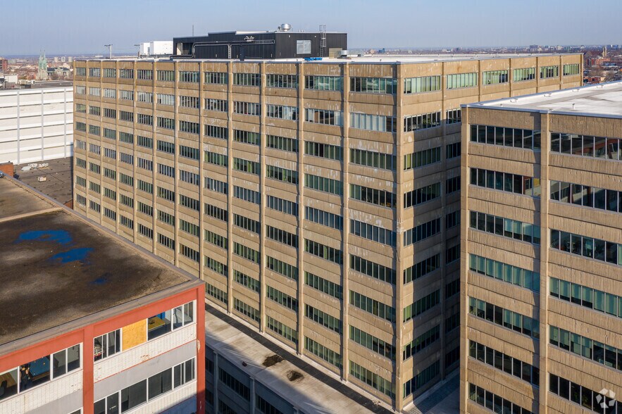 5455 Av de Gaspé, Montréal, QC à louer - Photo du bâtiment - Image 2 de 6