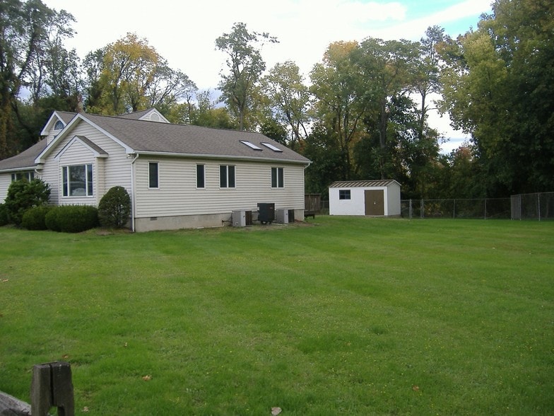 1900 S Pennsylvania Ave, Morrisville, PA for lease - Building Photo - Image 2 of 6