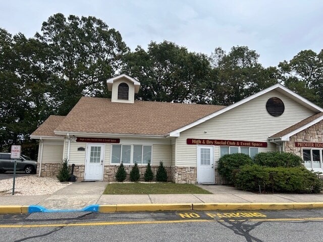 4482 Middle Country Rd, Calverton, NY for lease Building Photo- Image 1 of 21