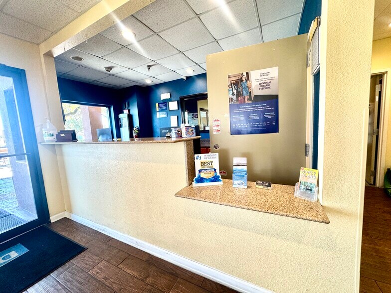 1768 Beach Blvd, Biloxi, MS à vendre - Photo du bâtiment - Image 2 de 27