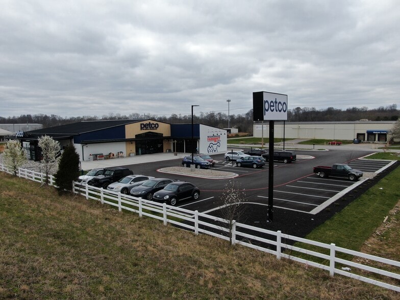 141 Beaver Trl S, Glasgow, KY for sale - Building Photo - Image 2 of 7