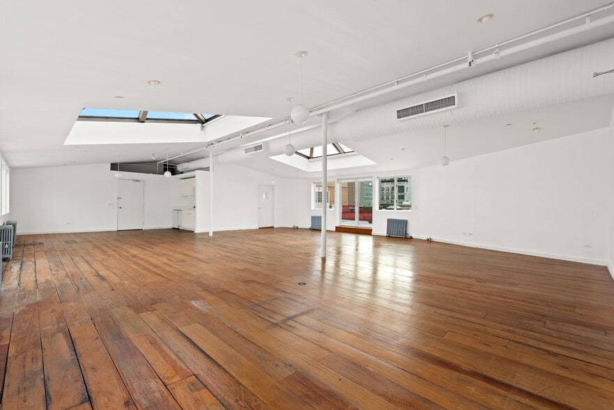 114 W 17th St, New York, NY for lease - Interior Photo - Image 3 of 17