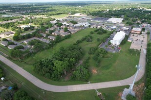 Library Lane Ln, Duncan OK - Motel