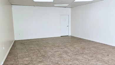 9085 Mission Blvd, Jurupa Valley, CA à louer Photo intérieure- Image 2 de 7