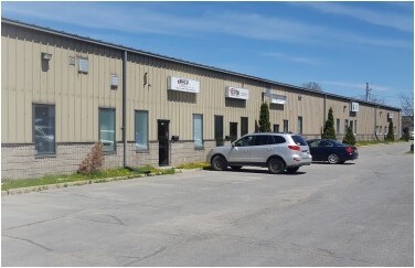 Plus de détails pour 35 Terry Fox Dr, Kingston, ON - Industriel à louer