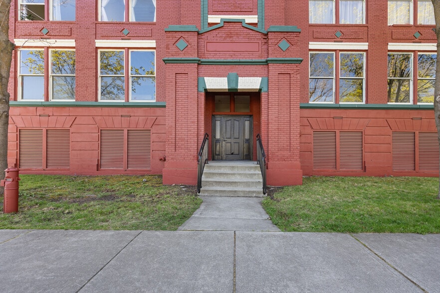 5634 E Commerce Ave, Spokane, WA for sale - Building Photo - Image 2 of 13