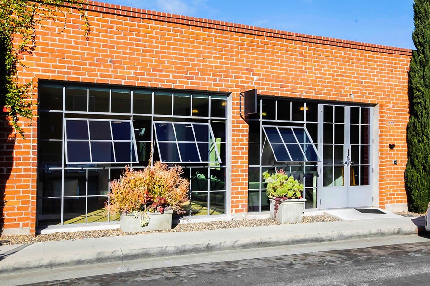 1727-1731 Berkeley St, Santa Monica, CA à louer - Photo du bâtiment - Image 2 de 17