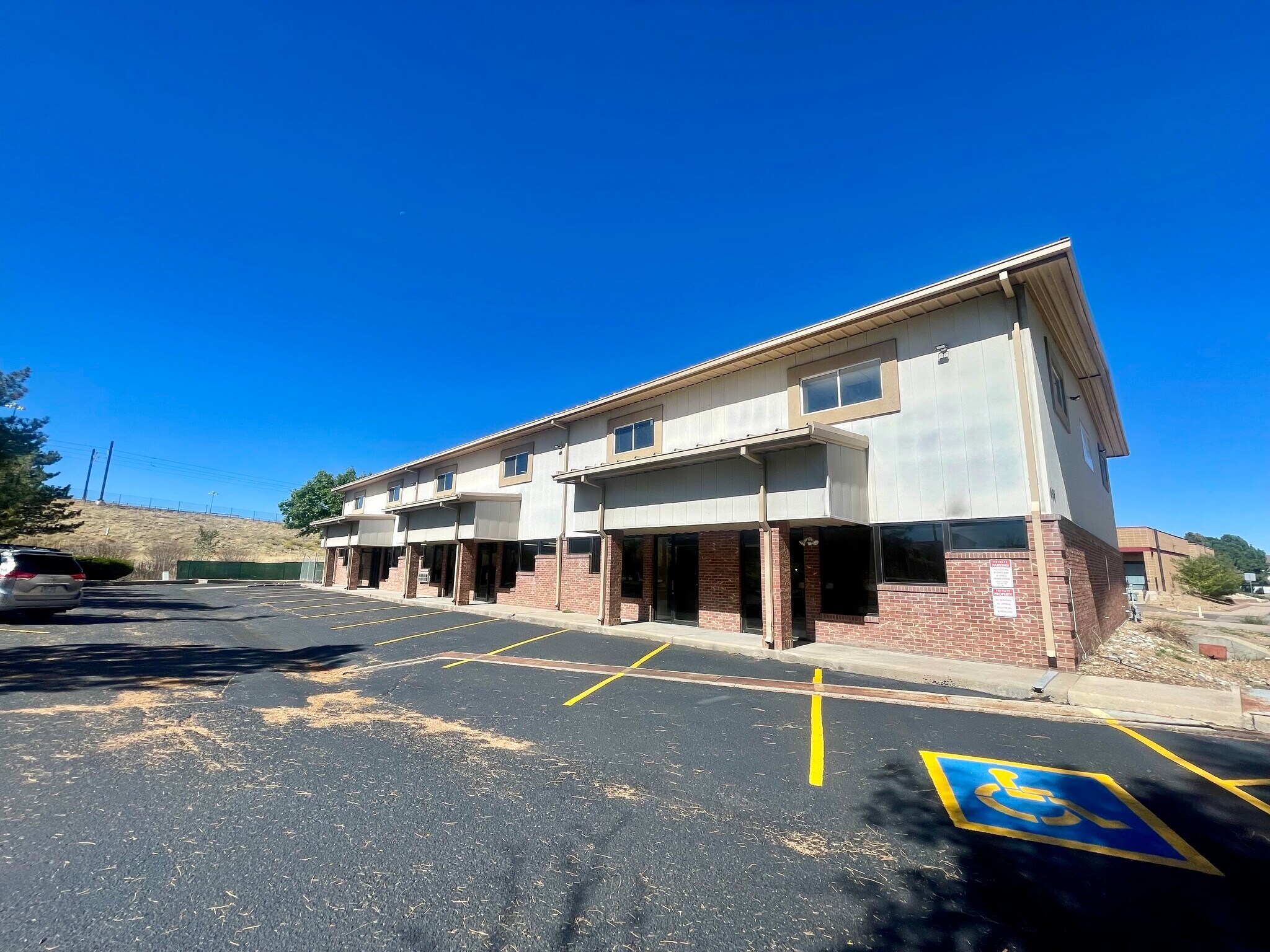 695 Billings St, Aurora, CO à louer Photo du bâtiment- Image 1 de 11