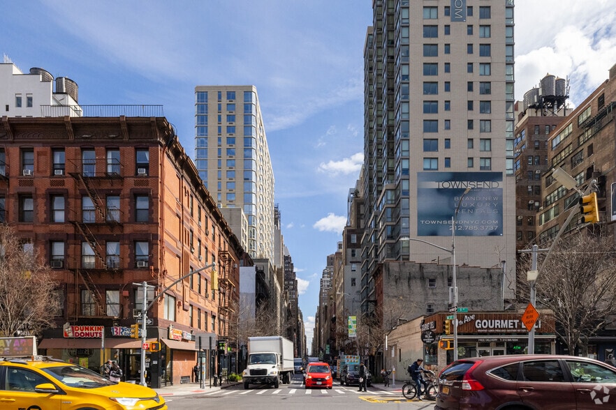 320-324 W 37th St, New York, NY à louer - Photo du bâtiment - Image 3 de 4