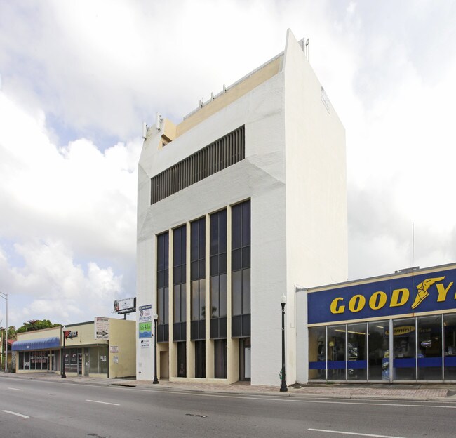 Plus de détails pour 2835 Hollywood Blvd, Hollywood, FL - Bureau, Commerce de détail à louer