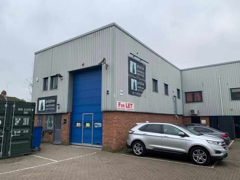 London Rd, Bishop's Stortford à louer - Photo du bâtiment - Image 2 de 2