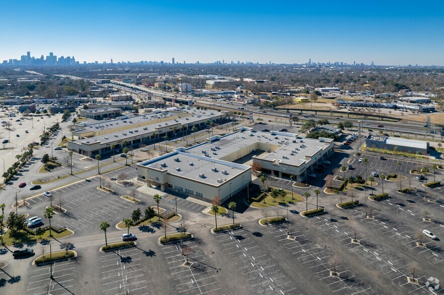 4400-4424 North Fwy, Houston, TX for lease - Building Photo - Image 1 of 1