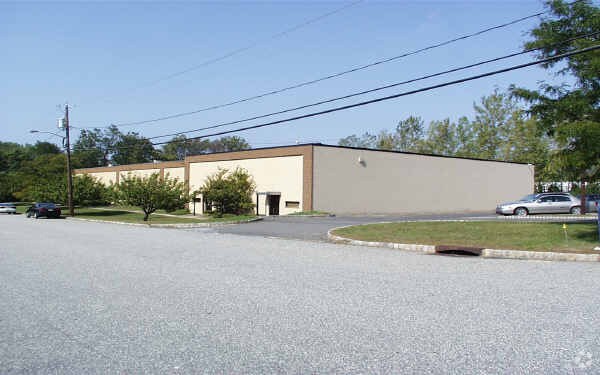 371 Little Falls Rd, Cedar Grove, NJ à louer Photo du bâtiment- Image 1 de 3