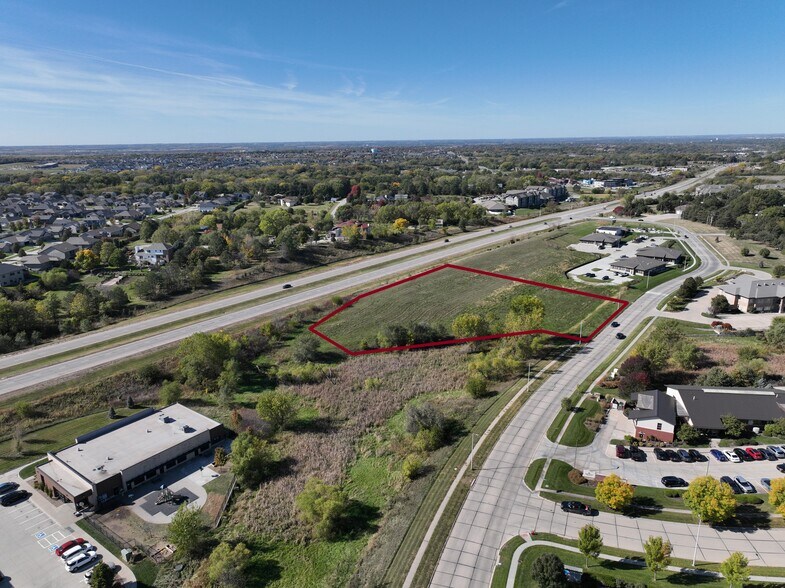 8101 Eiger Dr, Lincoln, NE for sale - Primary Photo - Image 1 of 4