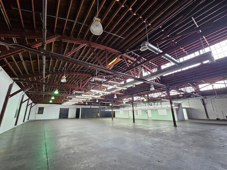 2853 E Pico Blvd, Los Angeles, CA à louer - Photo du bâtiment - Image 3 de 15