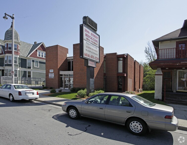 950 N 35th St, Milwaukee, WI à louer - Photo du bâtiment - Image 3 de 3