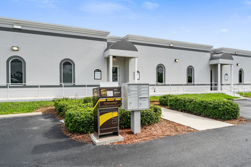 150 W McKenzie St, Punta Gorda, FL à louer - Photo du bâtiment - Image 2 de 11