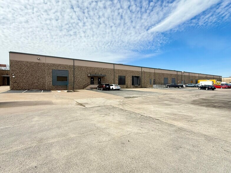1001 NE Loop 820, Fort Worth, TX for lease - Building Photo - Image 3 of 29