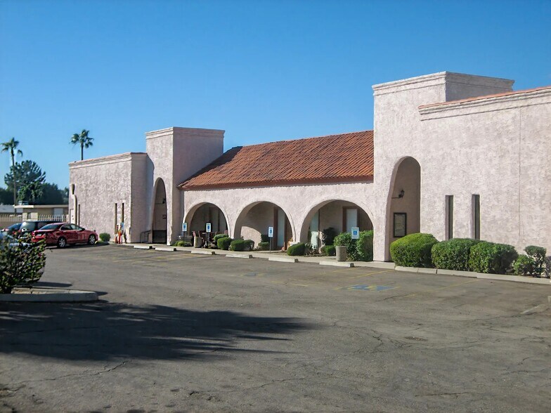10147 W Grand Ave, Sun City, AZ à louer - Photo du bâtiment - Image 1 de 6