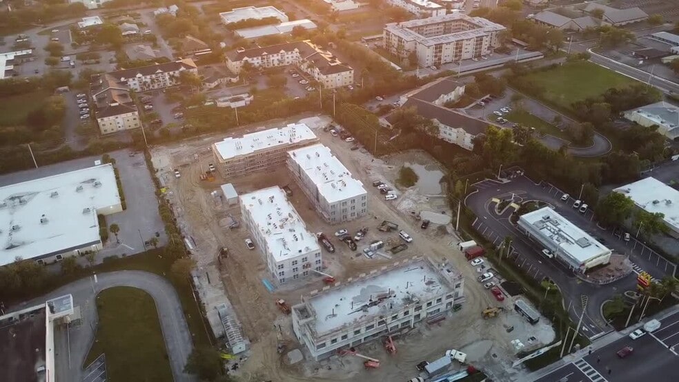 3621 Cleveland Ave, Fort Myers, FL à louer - Vidéo sur l’inscription commerciale - Image 2 de 5