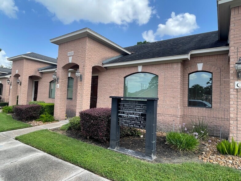 11123 McCracken Cir, Cypress, TX for lease - Building Photo - Image 2 of 22