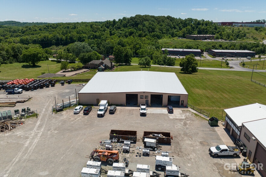 150 Imperial Industrial Park Dr, Oakdale, PA for lease - Building Photo - Image 1 of 4