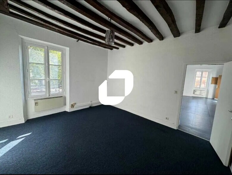 Office in Versailles for lease - Interior Photo - Image 2 of 6