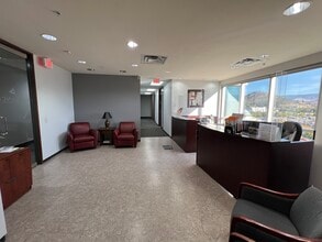 1726 Dolphin Av, Kelowna, BC à louer Photo intérieure- Image 2 de 21