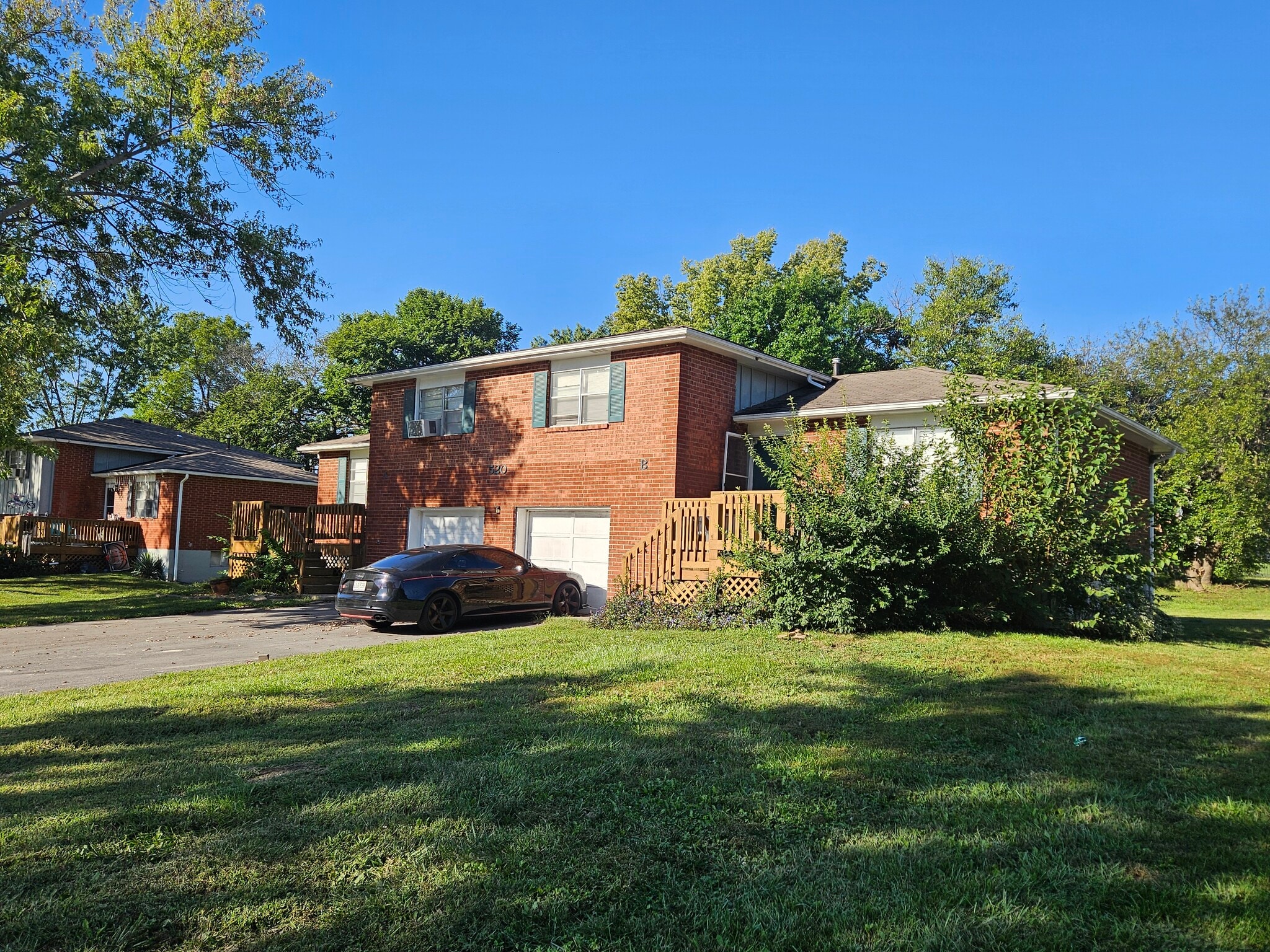 520 NE Florence Ave, Lee's Summit, MO for sale Primary Photo- Image 1 of 2