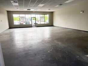 1910-1990 Central Rd, Rolling Meadows, IL for lease Interior Photo- Image 1 of 5