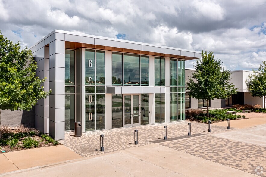6600 Chase Oaks Blvd, Plano, TX à louer - Photo du bâtiment - Image 1 de 17