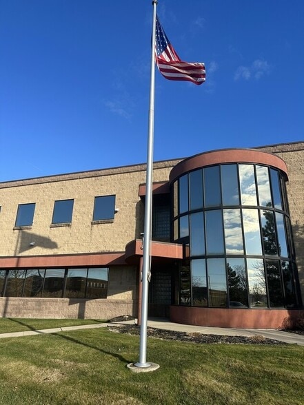 18673 Dix Toledo, Brownstown, MI for lease - Primary Photo - Image 1 of 15