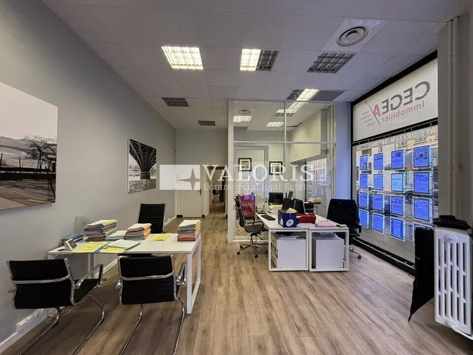 Retail in Lyon for lease Building Photo- Image 1 of 7