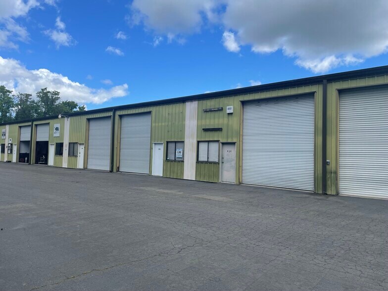 400-486 Moore Ln, Healdsburg, CA à louer - Photo du bâtiment - Image 2 de 5