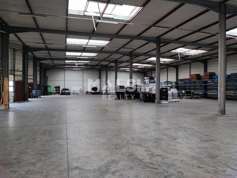 Bureau dans Corbas à louer - Photo du bâtiment - Image 2 de 12