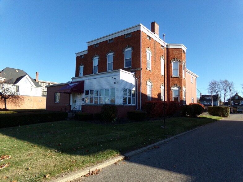 721 Lincoln Way E, Massillon, OH à vendre - Photo du bâtiment - Image 2 de 44