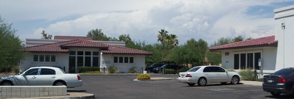 16421 N Tatum Blvd, Phoenix, AZ à louer - Photo du bâtiment - Image 1 de 4