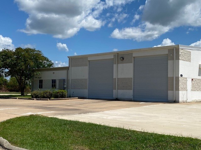 7247 Kirk Dr, Orange, TX for lease Building Photo- Image 1 of 8