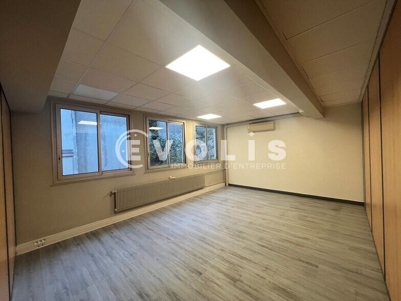 Bureau dans Paris à vendre - Photo du bâtiment - Image 2 de 13