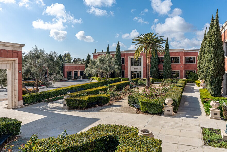 5938 Priestly Dr, Carlsbad, CA à louer - Photo du bâtiment - Image 2 de 11